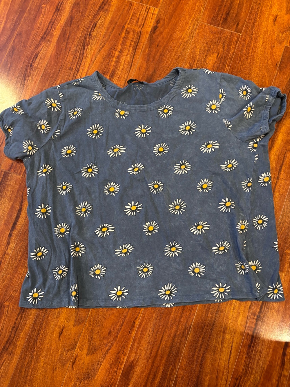 Women’s Short Sleeve Daisy Print Tee - Blue